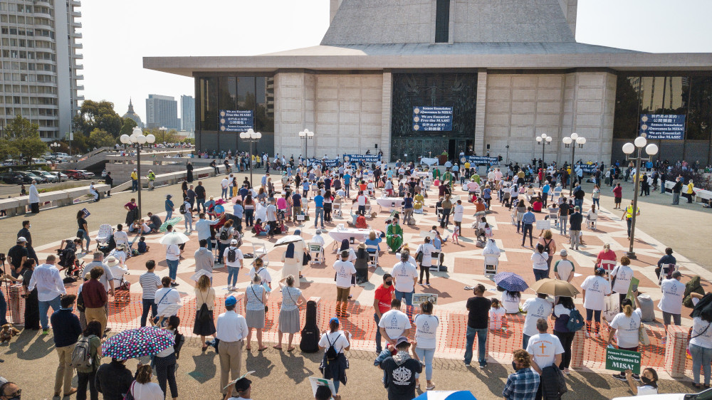 People in San Francisco attend an outdoor Catholic Mass during a "Free the Mass" demonstration Sept. 20. (CNS/San Francisco Archdiocese/Dennis Callahan)