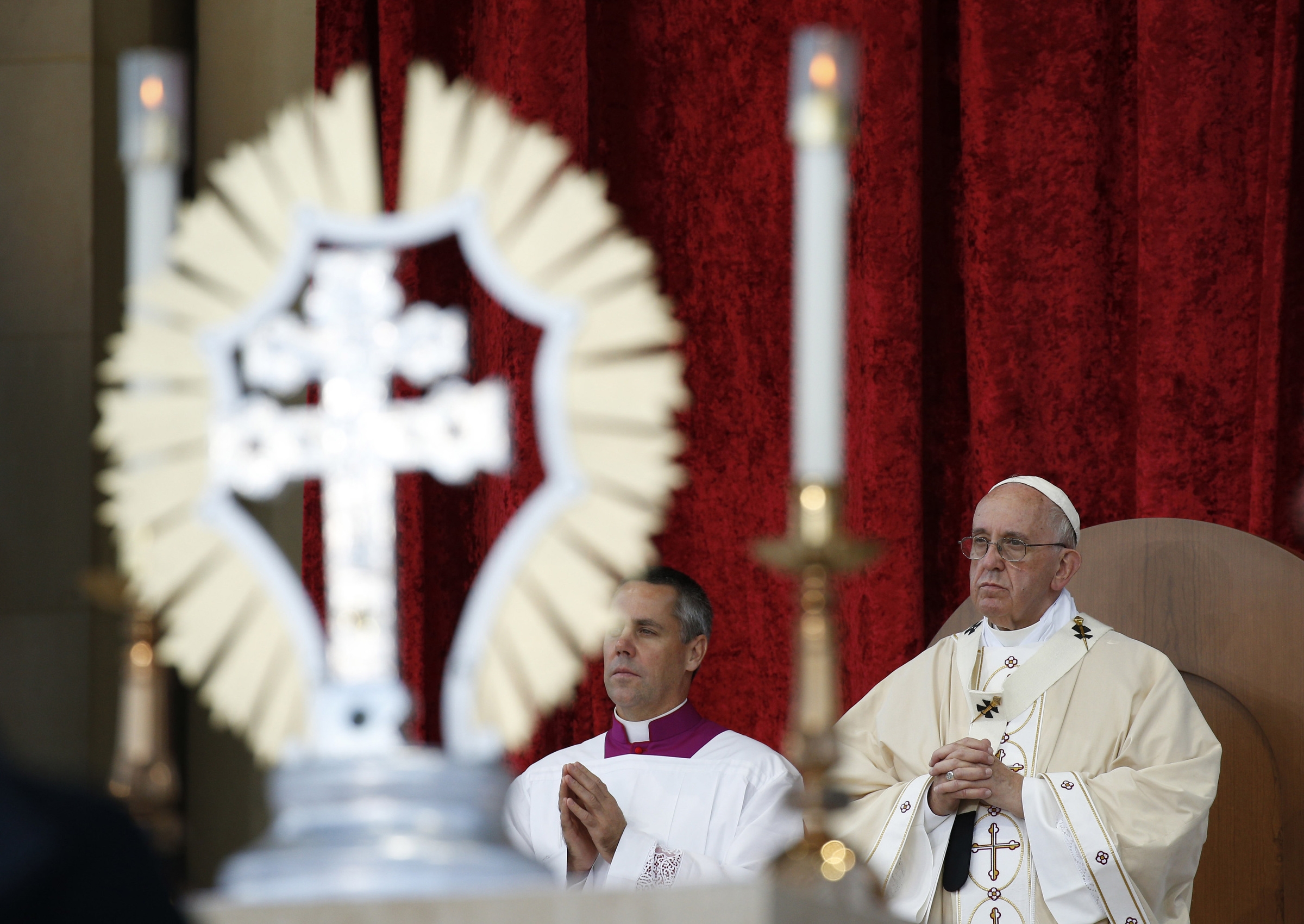 Pope Francis celebrates the canonization Mass for St. Junipero Serra outside the Basilica of the National Shrine of the Immaculate Conception Sept. 23, 2015, in Washington. (CNS/Paul Haring)