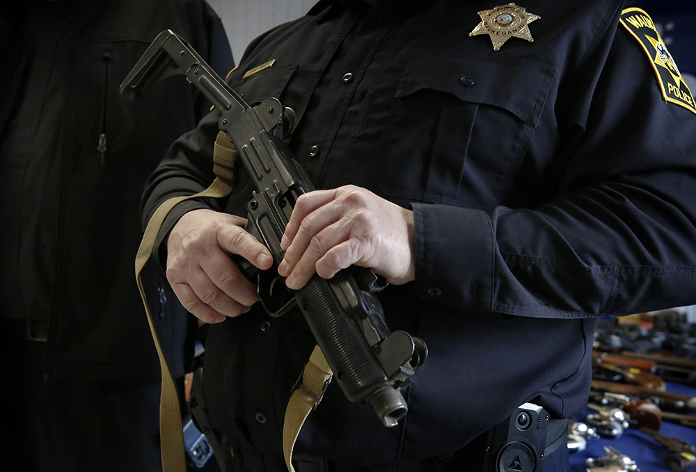 Most Blessed Trinity Parish volunteered to work with the police department of Waukegan, Illinois, for a drive-thru gun buyback event on April 29. (Chicago Catholic/Karen Callaway)