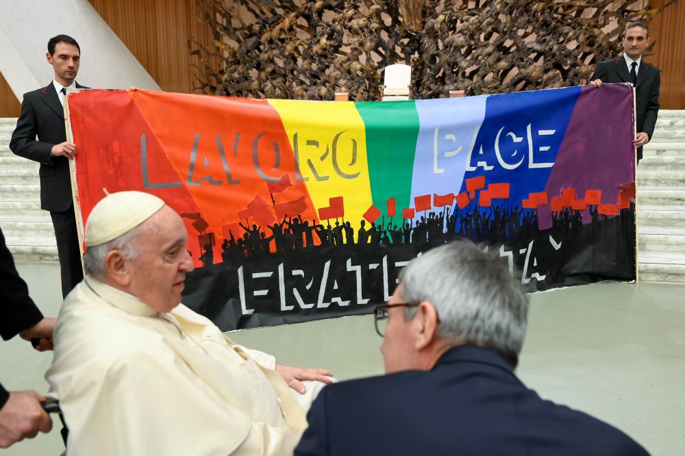 Pope Francis meets members of CGIL, Italy's largest labor union. A in Italian says, "Work, Peace, Fraternity." 