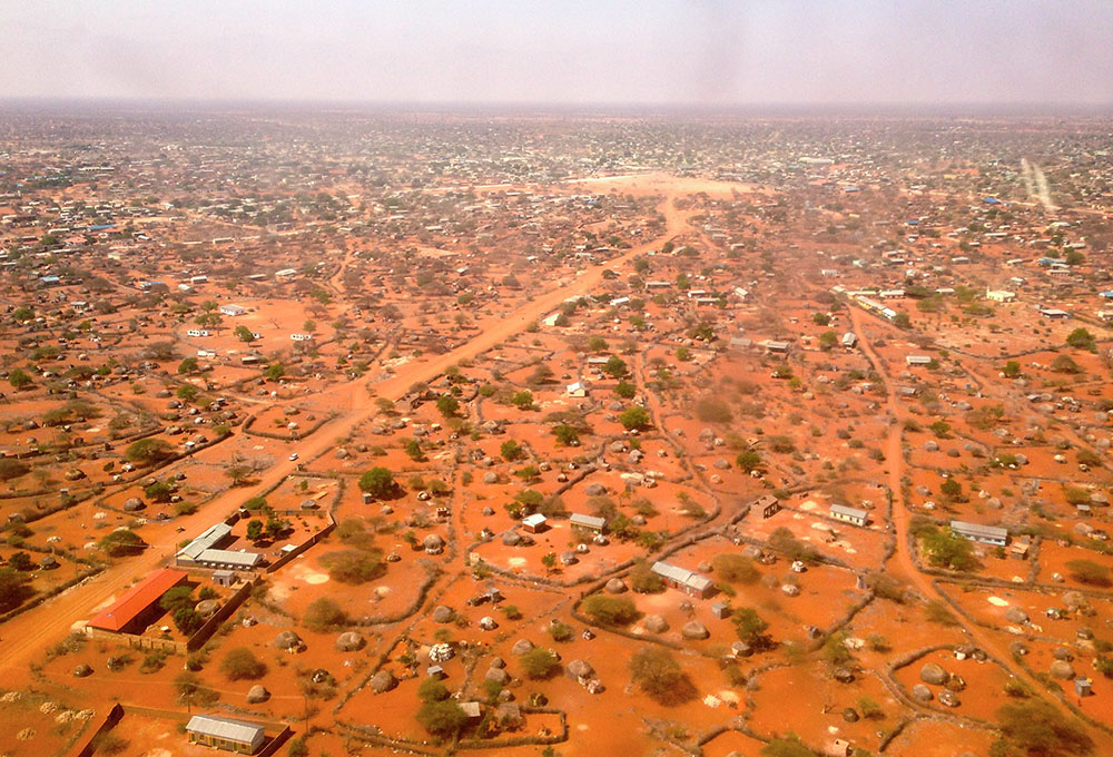 A view from a plane approaching Wajir town, capital of Wajir County, Kenya (Wikimedia Commons/Alex Maisuradze)