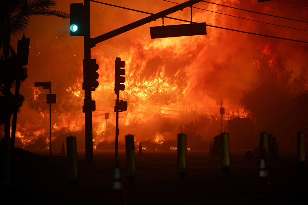 A signal light goes green on the Pacific Coast Highway during a weather-driven windstorm in Los Angeles Jan. 7, 2025, that fueled ferocious wildfires. (OSV News/Reuters/Daniel Cole)