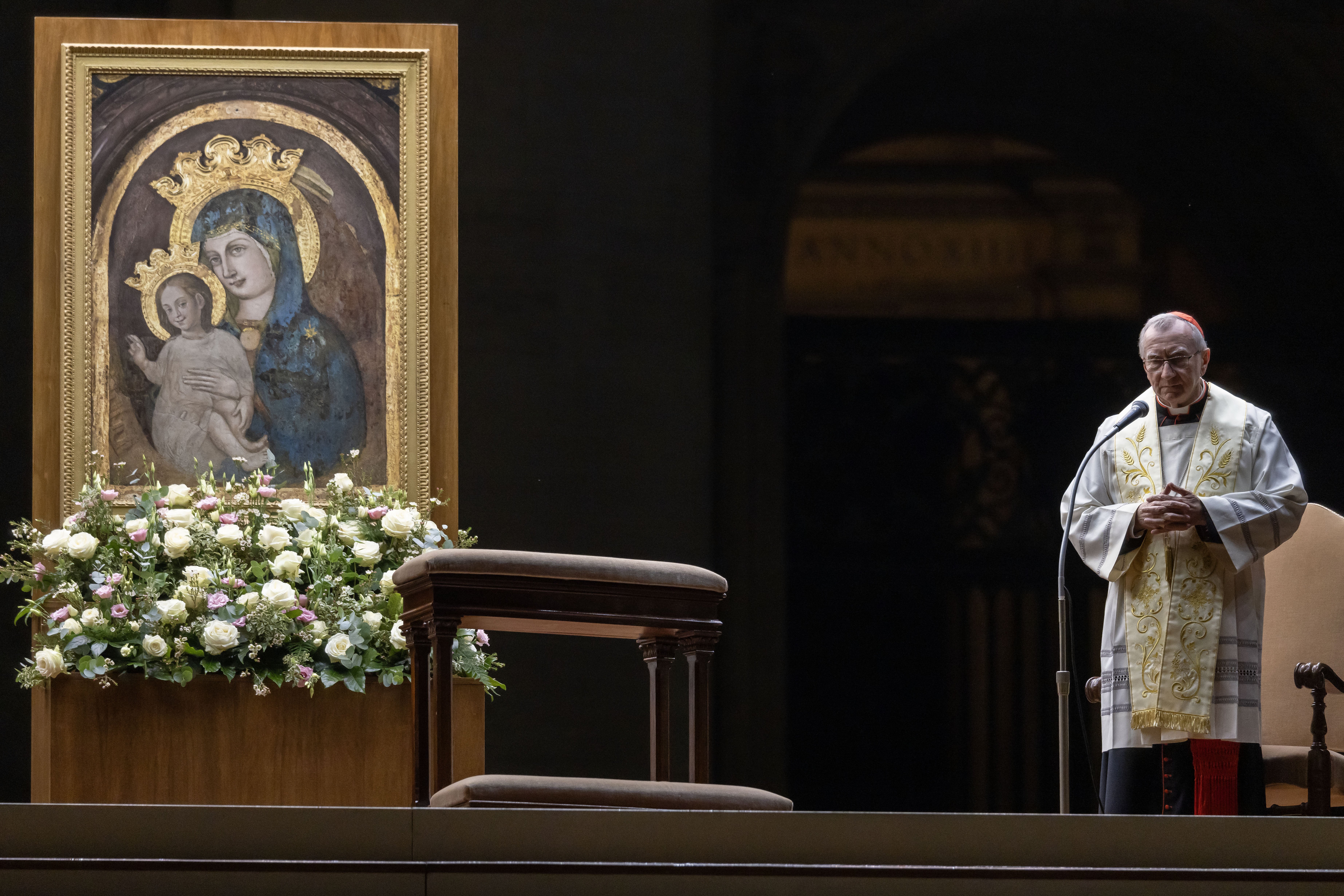 Cardinal Parolin leads rosary for Francis 