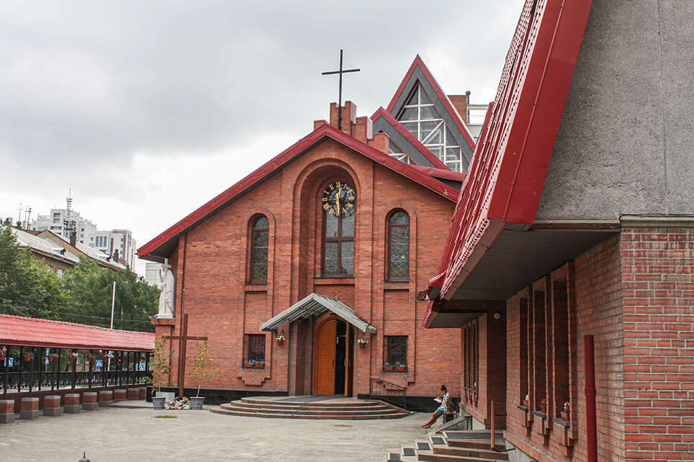 The Cathedral of the Transfiguration in Novosibirsk, Russia, is the cathedral church of the Diocese of Transfiguration at Novosibirsk. (Wikimedia Commons/К.Артём.1)