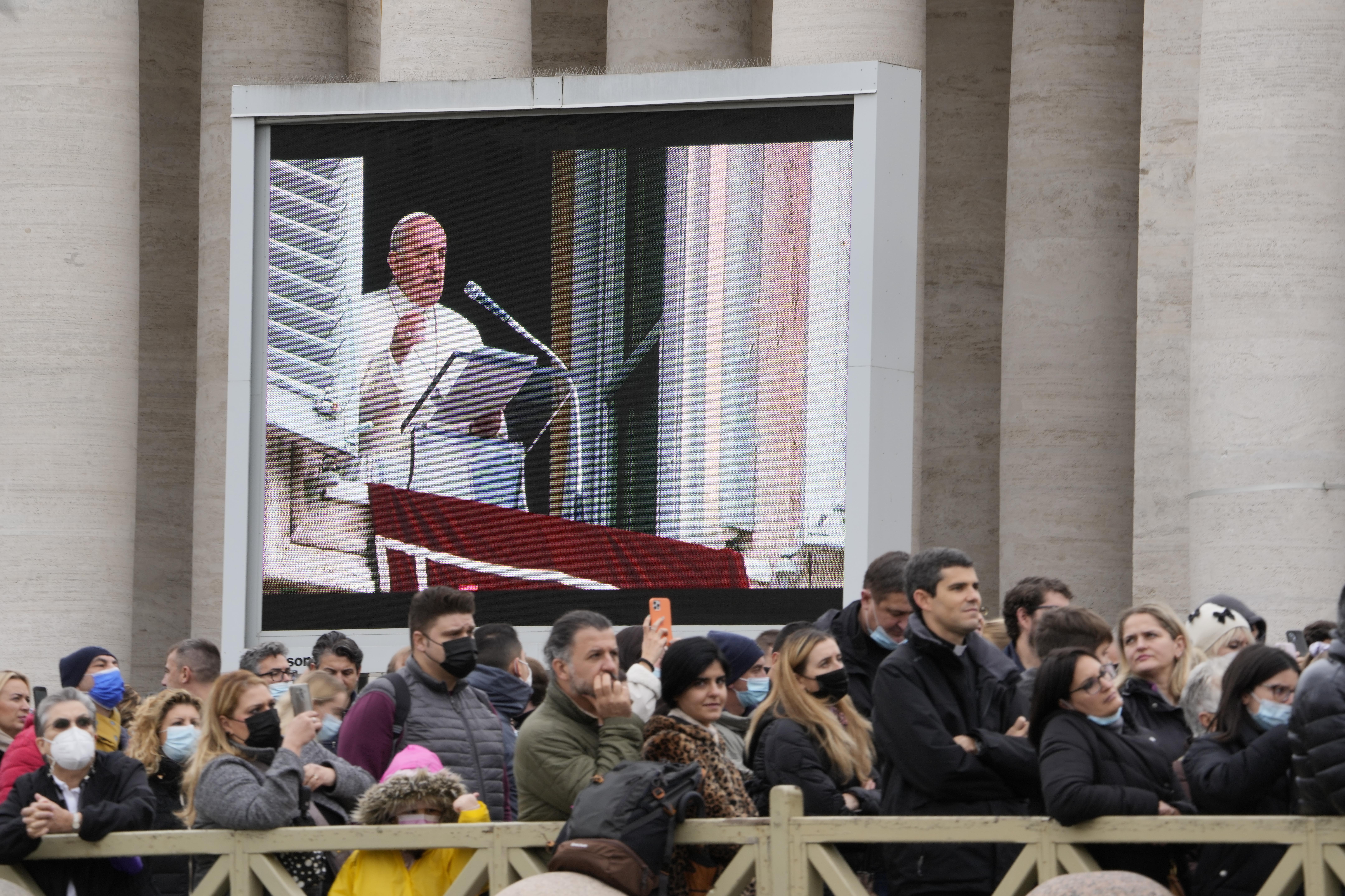 Faithful listen to Pope Francis' Angelus prayer in St. Peter's Square at the Vatican, Sunday, Nov. 28, 2021.(AP Photo/Gregorio Borgia)