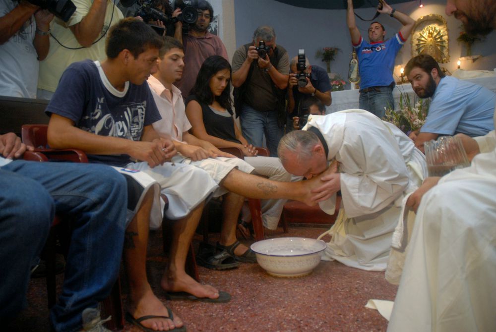 Bergoglio in 2008 Holy Thursday