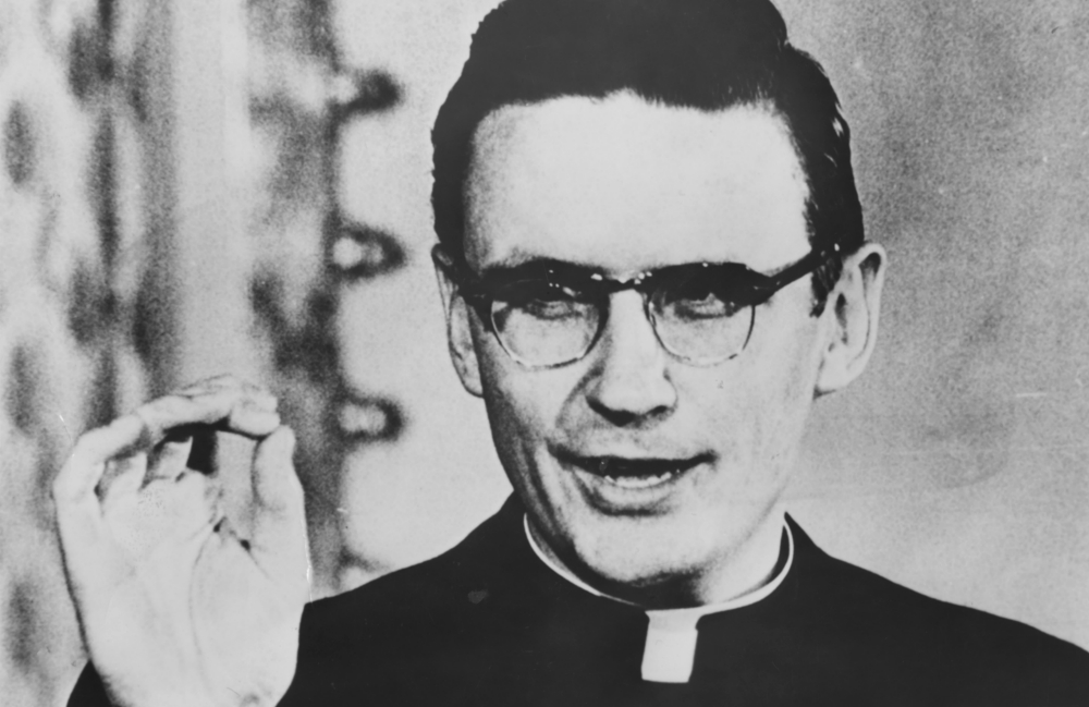 At a press conference in Washington, D.C., on July 30, 1968, Fr. Charles Curran reads a statement signed by 87 theologians challenging Pope Paul VI's encyclical Humanae Vitae. (RNS)