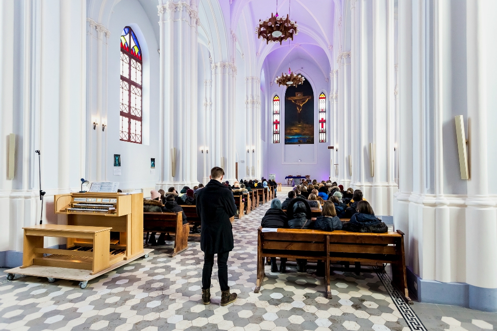 Worshipers gather at the Roman Catholic Church of the Sacred Heart of Jesus in Samara, Russia, on Feb. 25. (Dreamstime/Alexandr Blinov)