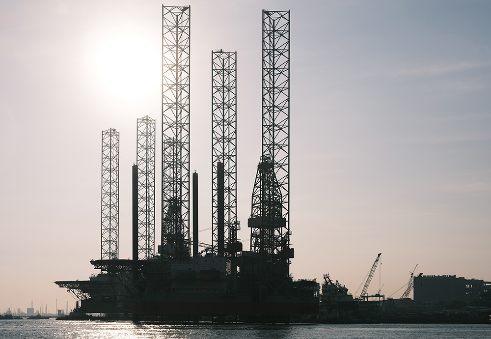 Offshore oil rig (Unsplash/Galen Crout)