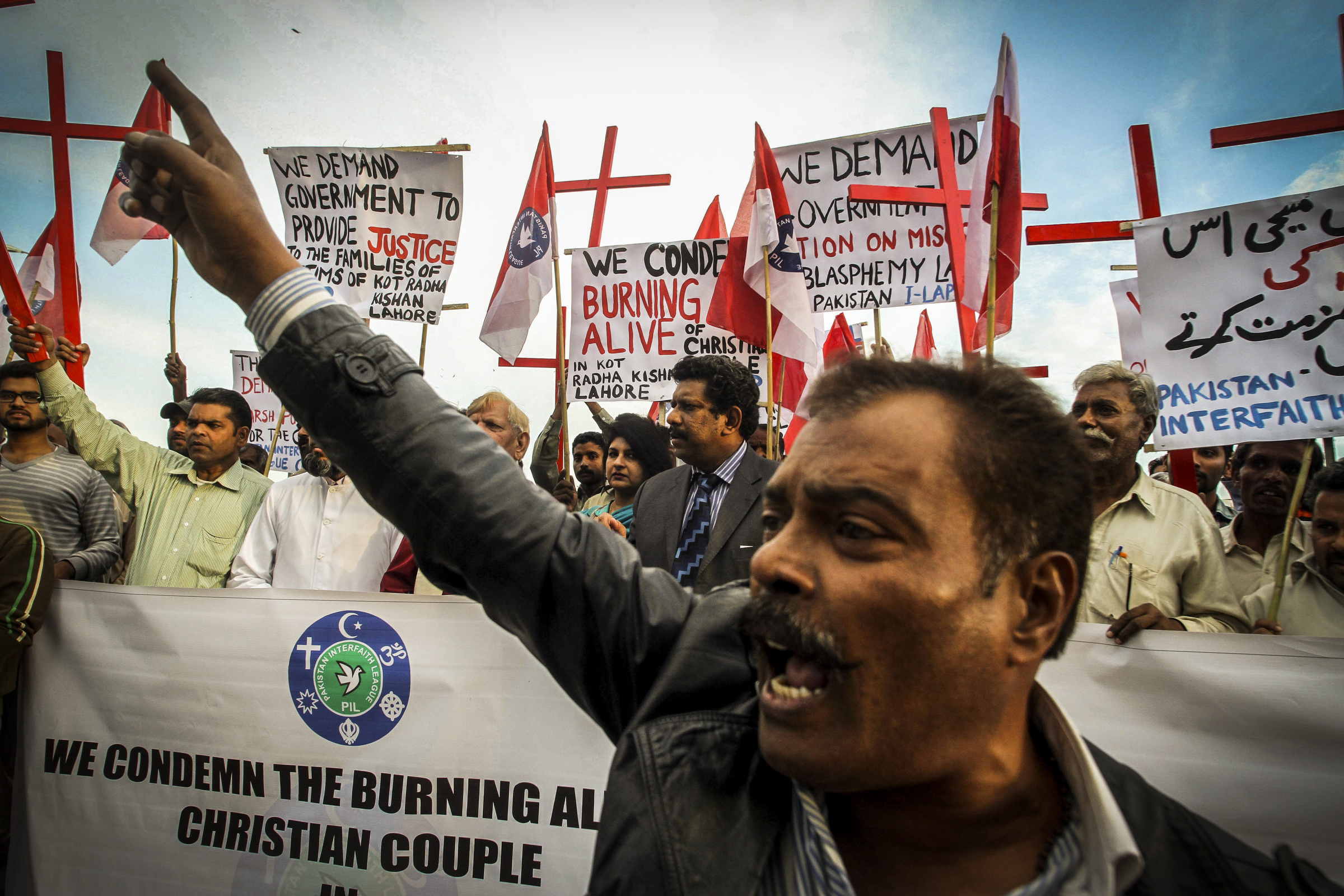 Pakistanis protest Christian couple burned alive for alleged blasphemy in Islamabad, Pakistan Nov. 14, 2014. (CNS/EPA/Sohail Shahzad) 