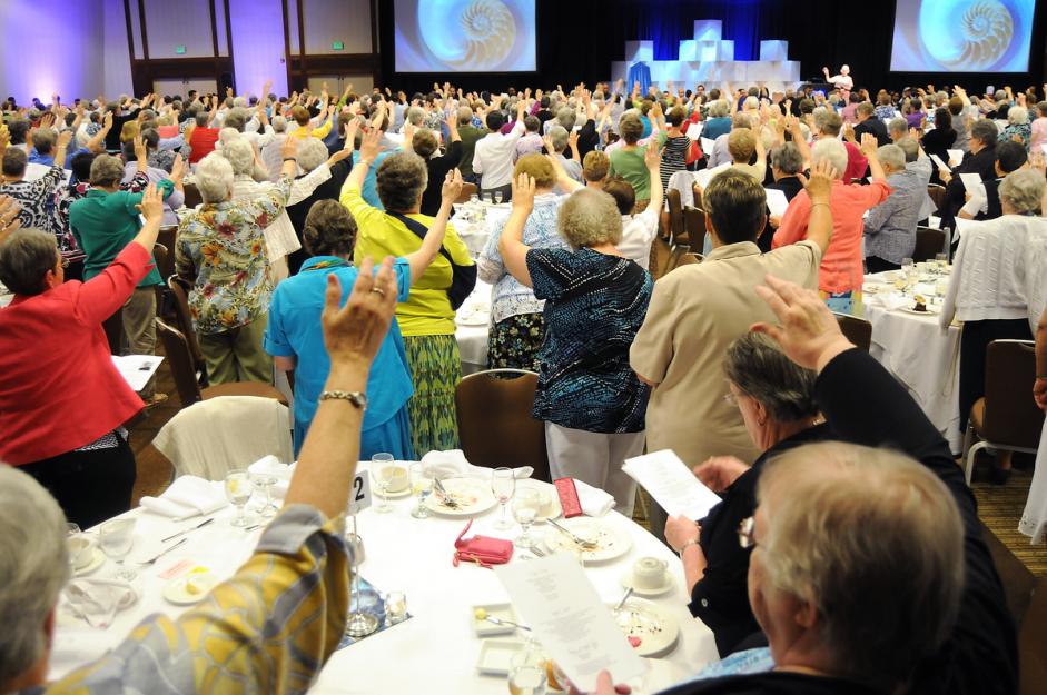 The sisters pray before the concluding banquet and award presentation Aug. 14 at the LCWR annual assembly. (GSR photo / Dave Rossman)