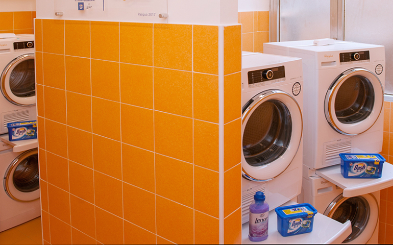 Laundromat for homeless in Rome. (Vatican Elemosineria Apostolica)