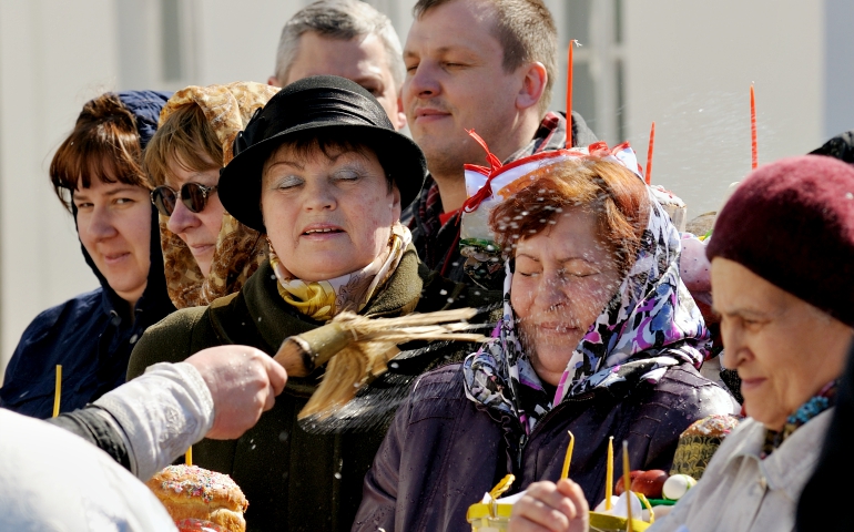 An Orthodox priest blesses people with holy water at Iverskaya Church in Orel, Russia, April 11, 2015. (Dreamstime/Alexey Borodin)