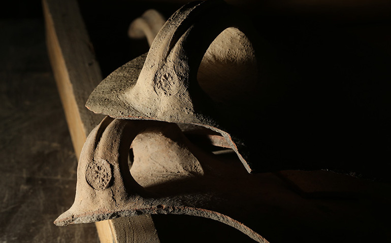 Jug handles with the rosette seal used by the administrative system at the end of the Judean Kingdom. (Photo by Eliyahu Yanai, courtesy of the City of David Archive)