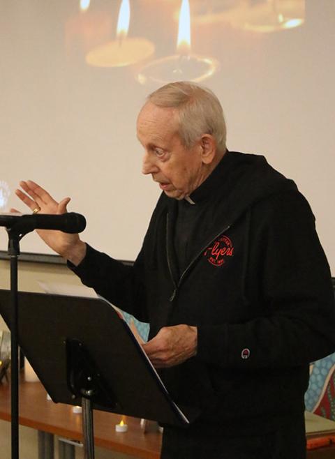 Marianist Fr. Thomas Schroer gives a reflection on the meaning of All Souls Day during a Nov. 3 gathering of the Spiritus community in Beavercreek, Ohio. (NCR photo/Dennis Sadowski)