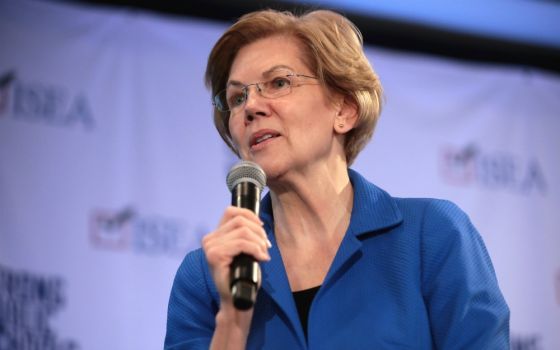 Sen. Elizabeth Warren speaks with attendees at the 2020 Iowa State Education Association Legislative Conference in West Des Moines, Iowa, Jan. 18. (Wikimedia Commons/Gage Skidmore)