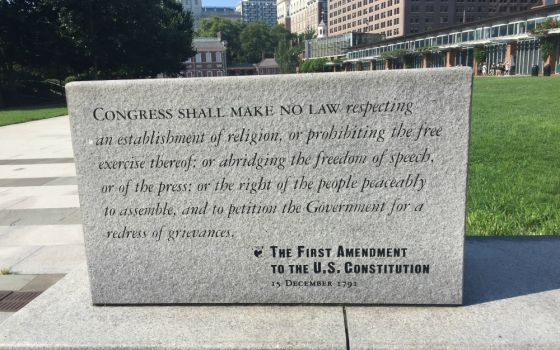 A monument to the First Amendment to the U.S. Constitution stands outside Independence Hall in Philadelphia. (Wikimedia Commons/Zakarie Faibis)